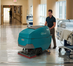 Čistící stroj na podlahu TENNANT T600 nemocnice